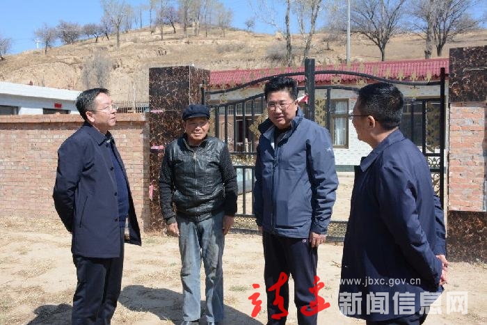 刘维平调研扶贫工作时强调： 夯实集体经济根基 补齐基础设施短板 坚决打赢脱贫攻坚战