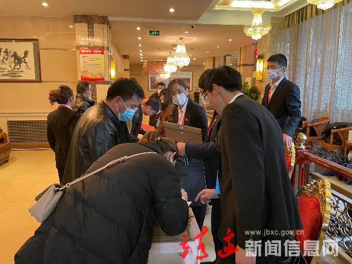 代表报道