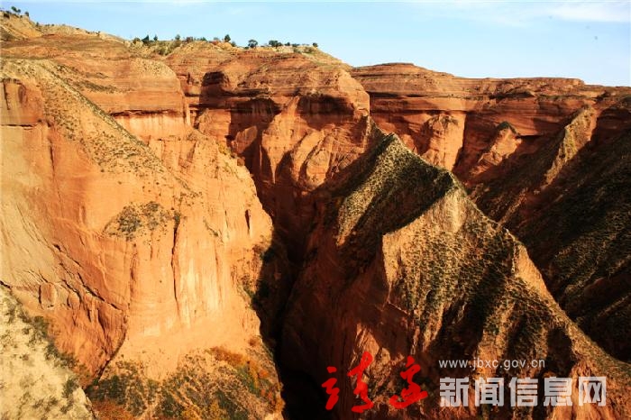 小河“赤壁丹霞”