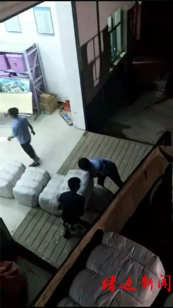 靖边民政局连夜输送6000床棉被支援子洲灾区