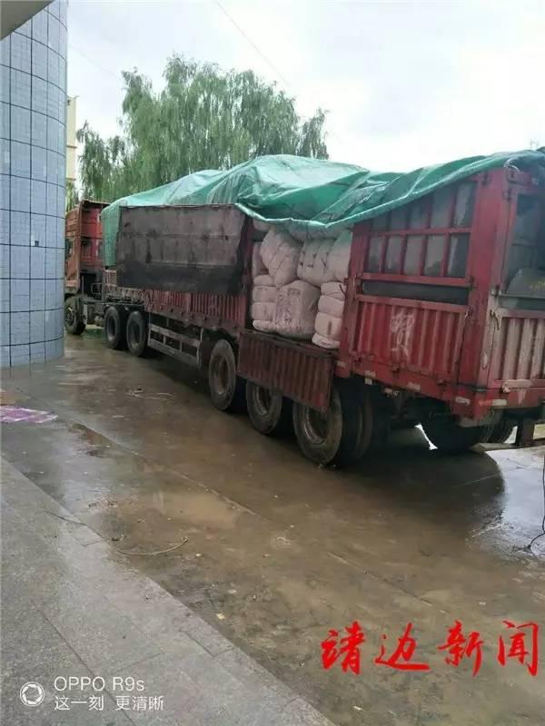 靖边民政局连夜输送6000床棉被支援子洲灾区