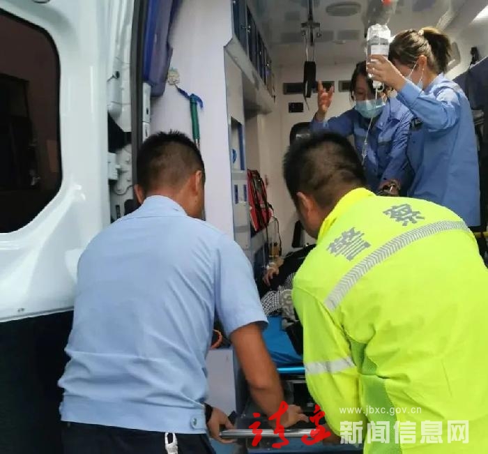 【文明实践在行动】暖心！突遇村民求助，靖边交警紧急护送就医