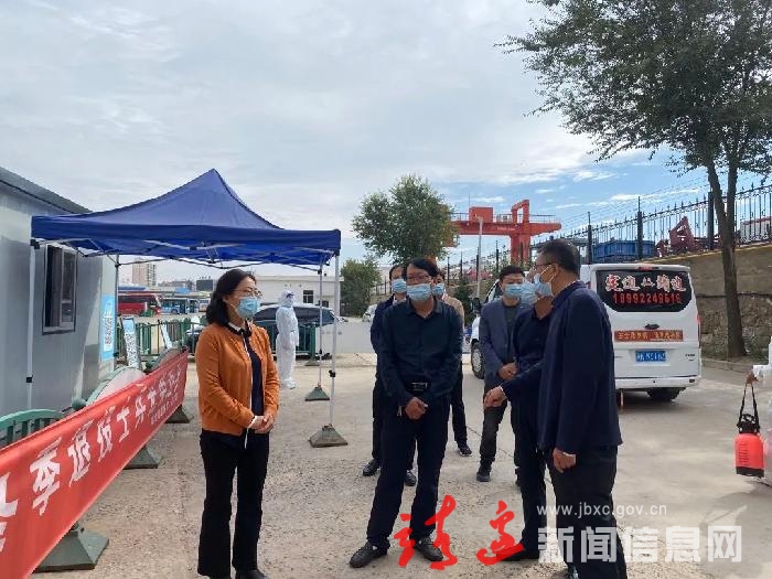 谢红静国庆假期看望慰问一线疫情防控人员