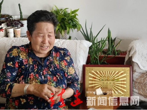 来靖实践小分队眼中的“治沙女杰”牛玉琴！