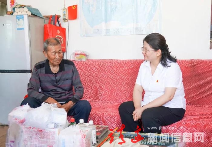 谢亚云走访慰问老党员，送关怀暖人心