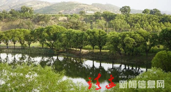 靖边芦靖湖：湖水清浅映山眠