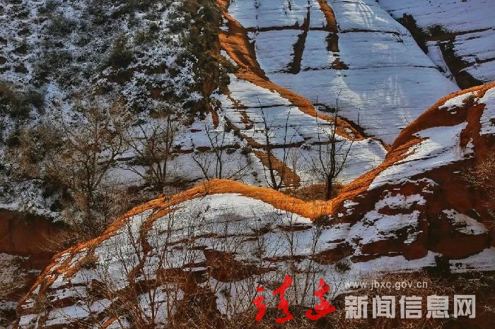靖边：丹霞落雪  如诗如画