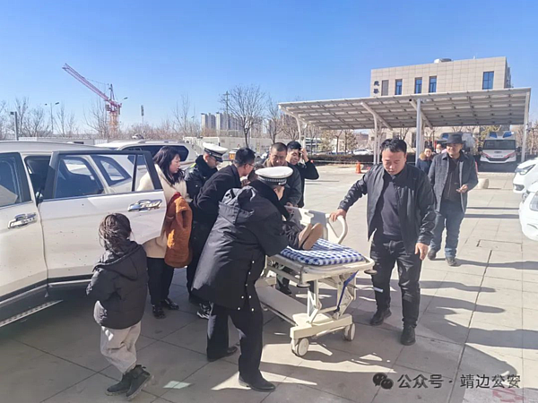 春节我在岗｜靖边交警护送急危重病人就医
