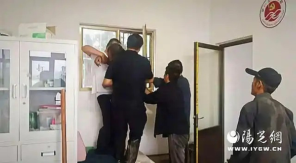 危难时刻显担当