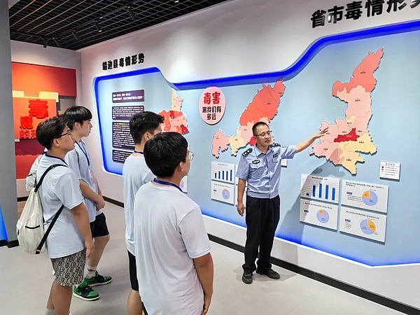 播撒禁毒种子！这支志愿服务队走进靖边