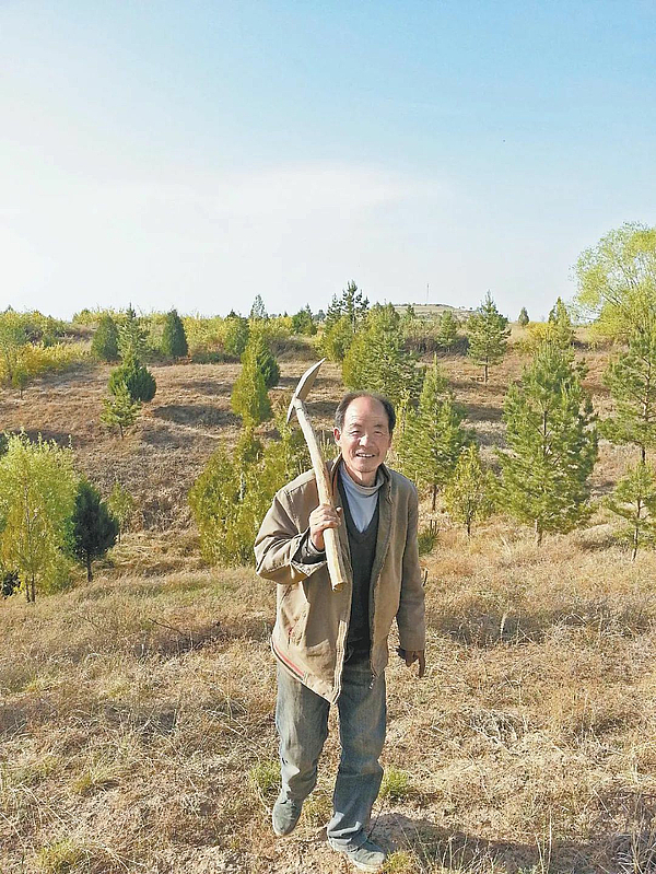【身边榜样】靖边齐军祥：一个人的青山梦