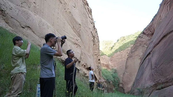 红龙谷：清凉秘境处与险水“峡”路相逢