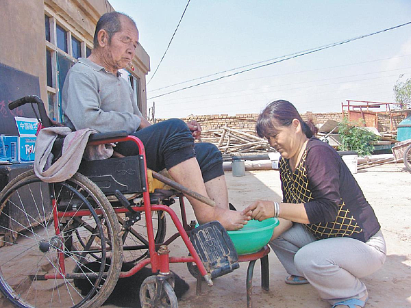 【身边的榜样】蒋恩萍：二十多年精心伺候婆家两代人