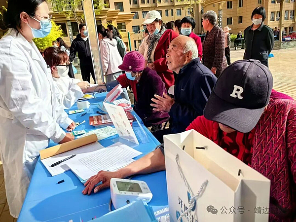 靖边县宇文路社区开展健康宣传义诊活动