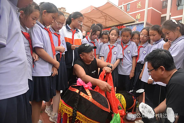 靖边县第十五小学：非遗“跑驴”进校园  童心传承文化根脉